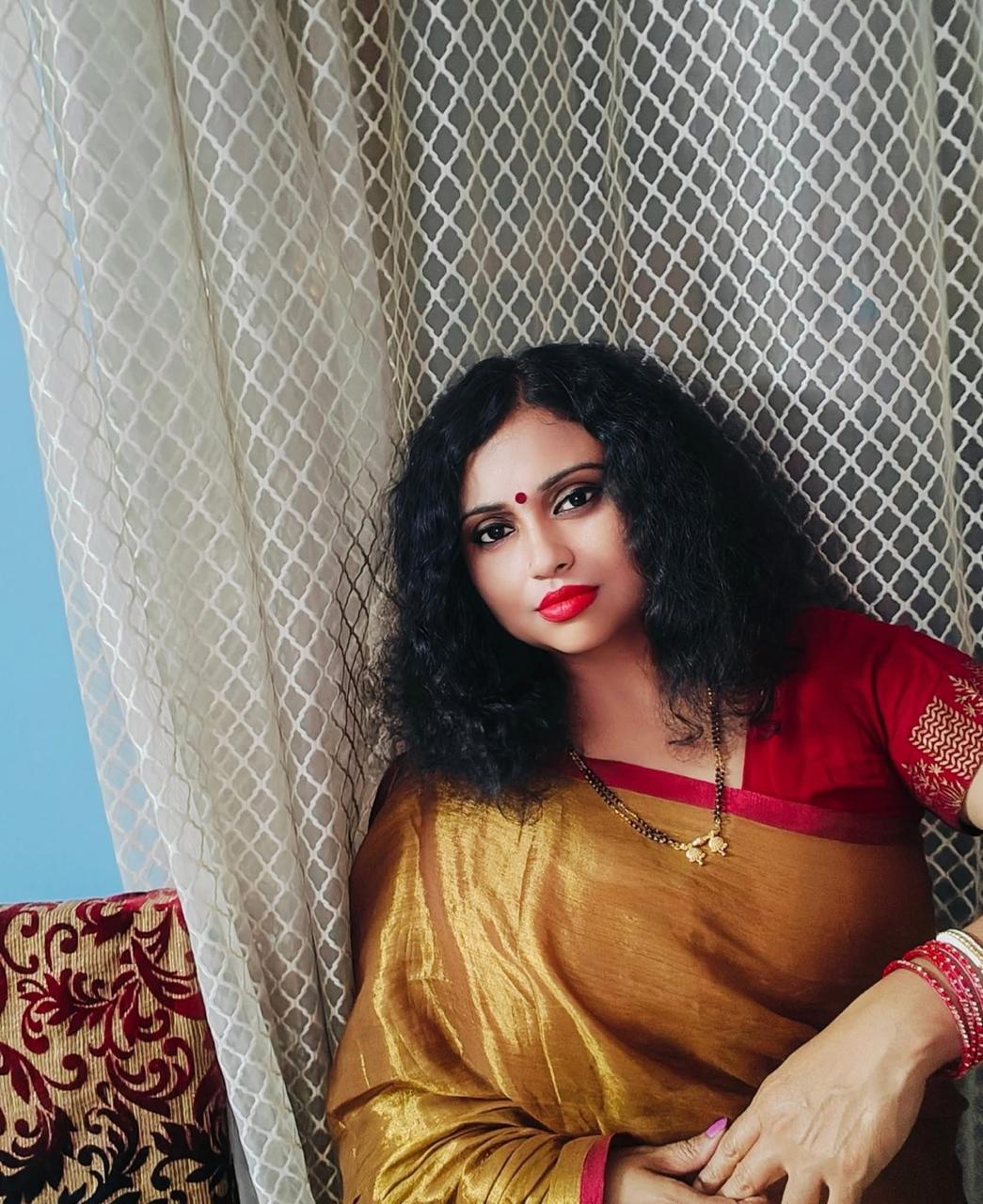 রাখী আঢ্য